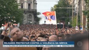 Read more about the article Milhares protestam contra a violência na Sérvia