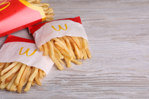 Read more about the article Nova controvérsia envolve a forma como o McDonald’s embala o Big Mac e as batatas