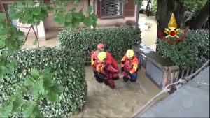 Read more about the article Minuto JR Mundo : sobe para 13 o número de mortes provocadas pela chuva em Emília-Romanha, na Itália