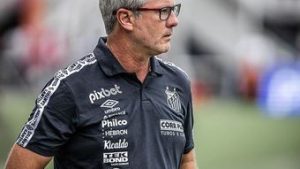 Read more about the article Odair Hellmann ‘lamenta’ empate, mas comemora: ‘O Santos está mais forte’