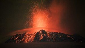 Read more about the article México eleva nível de alerta por atividade do vulcão Popocatépetl