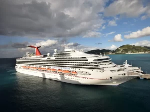 Read more about the article Passageiros relatam momentos de terror a bordo do Carnival Sunshine