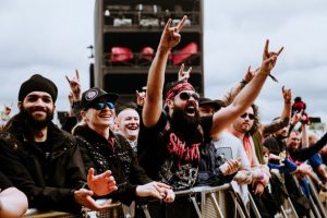 Read more about the article Surreal: festival de Rock recebe reclamações de barulho de vizinhança a mais de 20km de distância