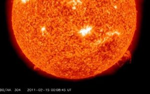 Read more about the article Assista uma bolha de plasma explodindo ao redor do Sol
