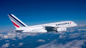 Read more about the article França proíbe voos de curta duração para reduzir emissão de carbono