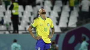 Read more about the article Pai ameaçado de prisão, mansão interditada e desvalorização de quase R$ 800 milhões: o pesadelo de Neymar