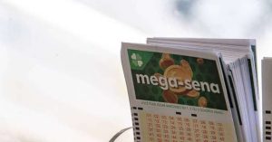 Read more about the article Mega-Sena acumula de novo e pode pagar R$ 32 milhões na terça-feira