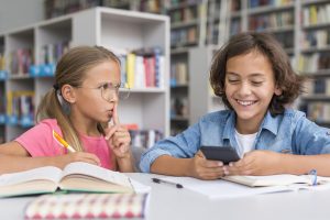 Read more about the article Holanda veta celulares em salas de aula