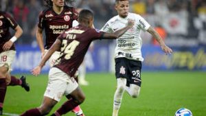 Read more about the article Corinthians conta com Róger Guedes em decisão na Sul-Americana contra o Universitario