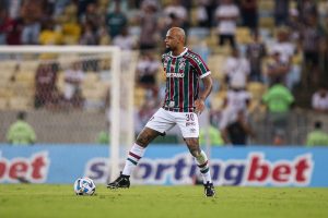 Read more about the article Vídeo – Pitbull tricolor, Felipe Melo trabalha duro para manter a forma