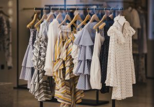 Read more about the article Riscos da moda para a saúde: entenda como as roupas podem nos adoecer
