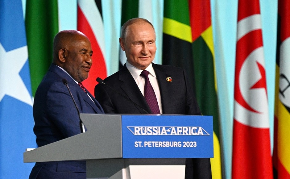 You are currently viewing Putin faz acordo militar com 40 países africanos