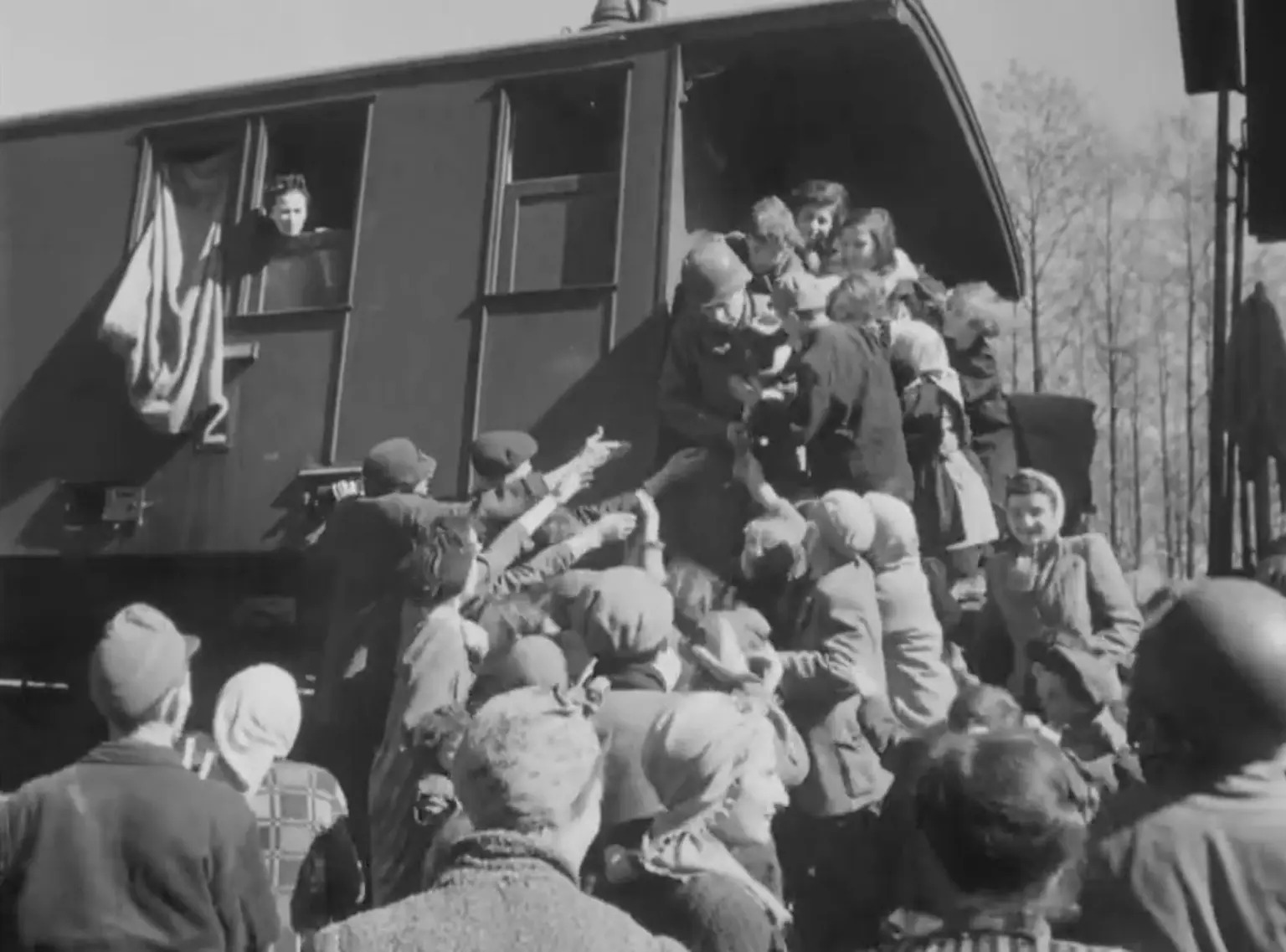 You are currently viewing Vídeo raro: soldados dos EUA libertam judeus de trem nazista