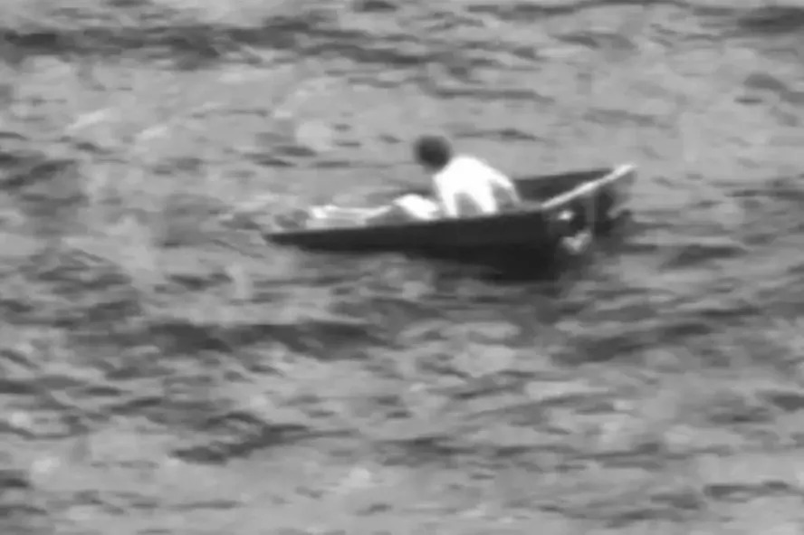 You are currently viewing Jovem é resgatado depois de ficar 24 horas perdido no mar
