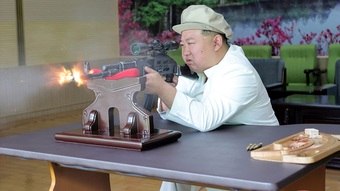You are currently viewing Kim Jong-un determina aumento da produção de armas na Coreia do Norte<a href="https://noticias.r7.com/internacional/fotos/kim-jong-un-que-vive-ameacando-paises-vizinhos-celebra-os-70-anos-do-fim-da-guerra-da-coreia-26072023"></a><br>