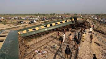 You are currently viewing Acidente com trem de passageiros no Paquistão deixa ao menos 15 pessoas mortas