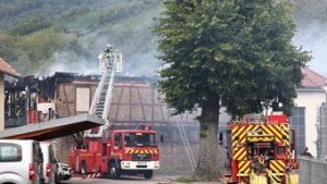 Read more about the article Incêndio atinge abrigo para pessoas com deficiência na França e equipes buscam 11 desaparecidos