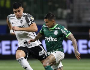 Read more about the article Após classificação do Palmeiras, Dudu vê “sufoco normal” do Atlético-MG: “O plano era avançar”