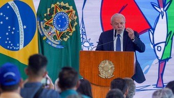 You are currently viewing Brasil não pode votar em uma ‘figura grotesca’ como Bolsonaro, diz Lula