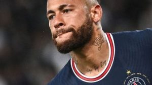 Read more about the article Por que a saída de Neymar da Europa incomoda e as de Messi, CR7 e Benzema não?