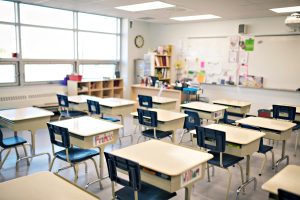 Read more about the article Prefeitura suspende aulas em escola após encontrar professora com diploma falso; veja