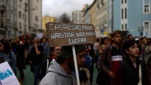 Read more about the article Brasileiros que vivem em barracas protestam contra preço de moradia em Portugal