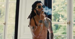 Read more about the article Com impressionantes 59 anos, Lenny Kravitz impressiona ao lançar clipe pelado