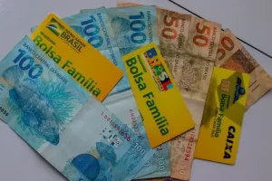 Read more about the article Bolsa Família OUTUBRO: parcela com bônus de R$ 600 + R$ 108 + R$ 200