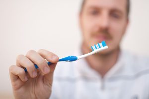 Read more about the article Cuidado! Sua escova de dentes pode oferecer RISCO que não deve ser ignorado