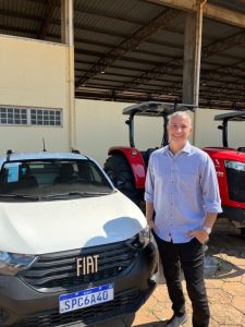 Read more about the article Faissal reforça agricultura familiar em Alta Floresta com entrega de veículo