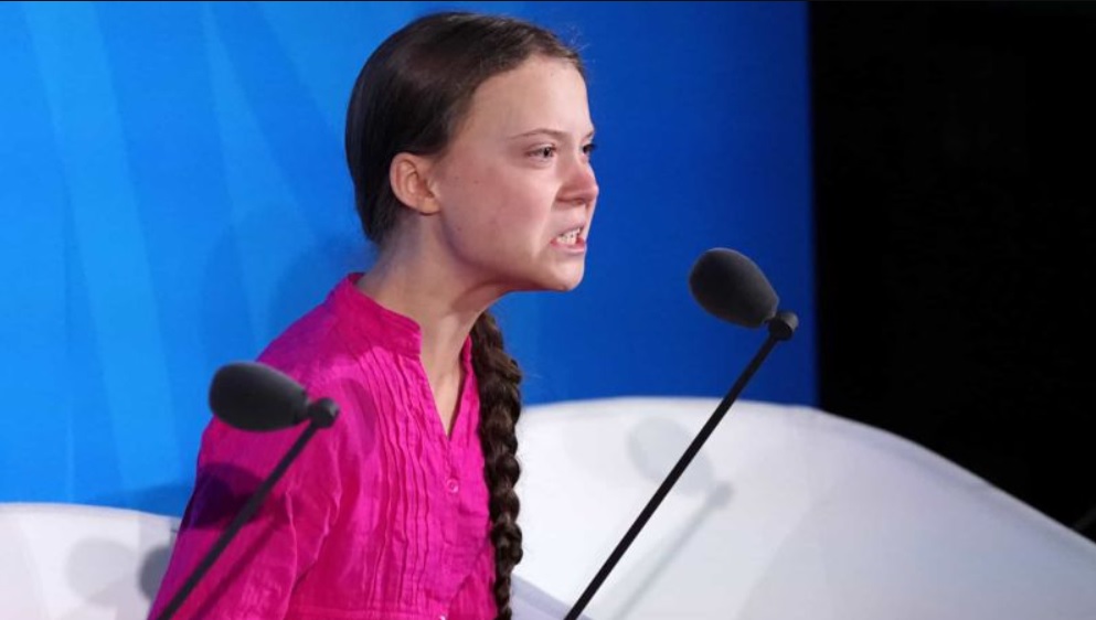 You are currently viewing Greta Thunberg alega ser inocente depois de ser presa durante protesto em Londres