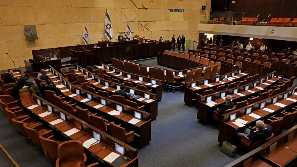 You are currently viewing Parlamento israelense aprova cessar-fogo na guerra contra terroristas do Hamas