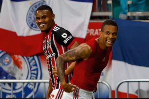 Read more about the article No apagar das luzes, São Paulo marca contra o Bahia e tem primeira vitória fora de casa