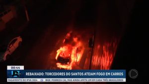 Read more about the article Torcedores santistas ateiam fogo em carros em protesto após rebaixamento