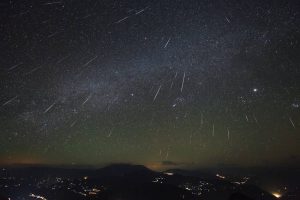 Read more about the article Chuva de meteoros Geminídas atinge pico nesta quinta; saiba como observar