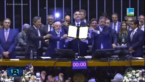 Read more about the article Congresso brasileiro promulga a reforma tributária depois de mais de 30 anos de discussões