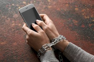 Read more about the article 30 dias sem celular: empresa paga R$ 50 mil para quem aceitar desafio