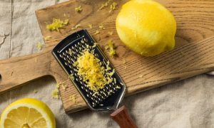 Read more about the article Não jogue fora: 5 utilidades incríveis das cascas de limão que poucos conhecem