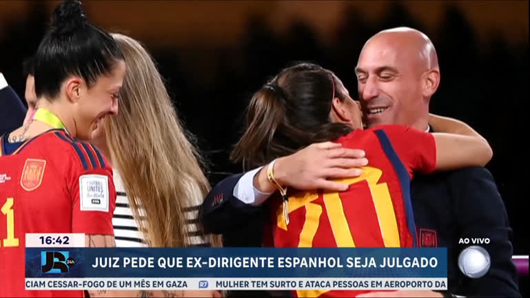 You are currently viewing Justiça espanhola pede que Luis Rubiales seja julgado por agressão sexual a Jenni Hermoso