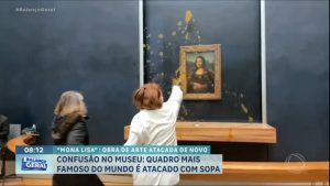 Read more about the article Ativistas jogam pote de sopa no quadro da Mona Lisa