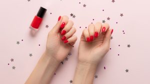 Read more about the article Unhas decoradas para festas: 11 inspirações e tutoriais para se inspirar