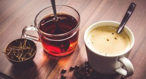 Read more about the article Café vs. Chá: descubra quem vence na batalha da cafeína e energia