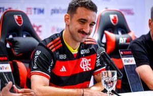 Read more about the article Léo Ortiz mostra otimismo por estreia no Flamengo e afirma: “Quero chegar campeão”