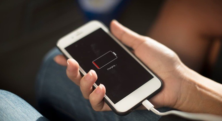 You are currently viewing Descubra os mitos sobre baterias de celular que você precisa saber!