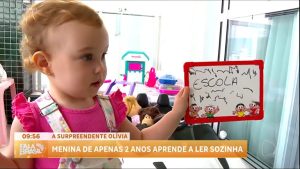 Read more about the article Bebê brasileira de 2 anos aprende a ler e conquista a internet