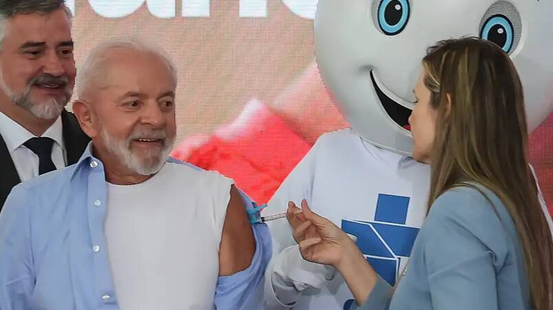 Read more about the article Lula é vacinado contra gripe no Planalto: ‘Não precisa ter medo’